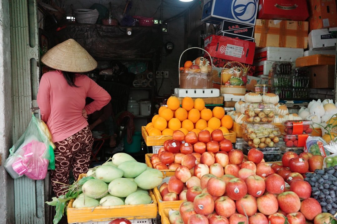 Vietnam e-commerce growth chart showing mobile commerce adoption and market projections through 2026